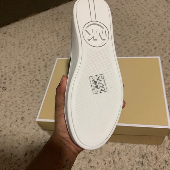 Michael Kors Poppy Lace Up Leather Shoes - Picture 3 of 8